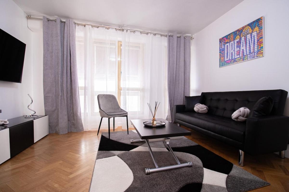 Elegante Evasion Dans Le Vibrant 11e Arrondissement - Longue Duree Parijs